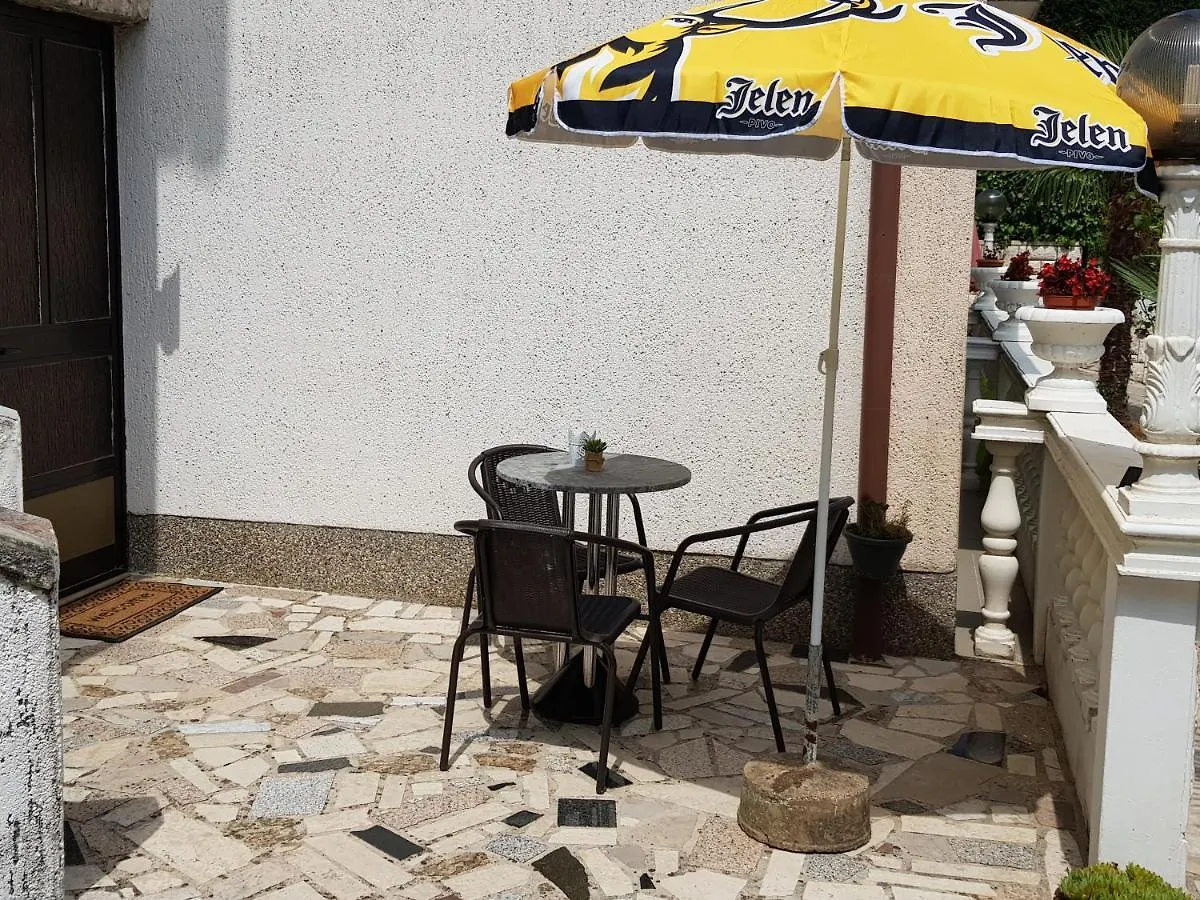 Apartments Dora And Tonka Krk بورات